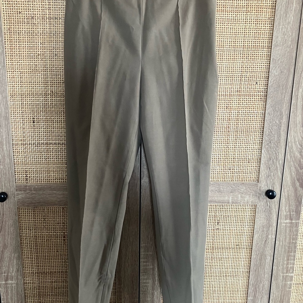 Stretchy classic women’s slacks.